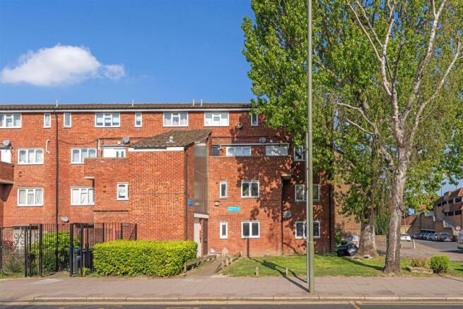 1 bed property, in Groombridge House, £210,000