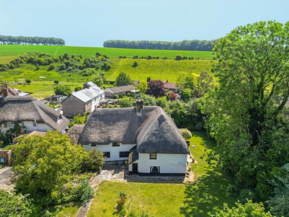 4 bed property, in Milborne St Andrew, £675,000