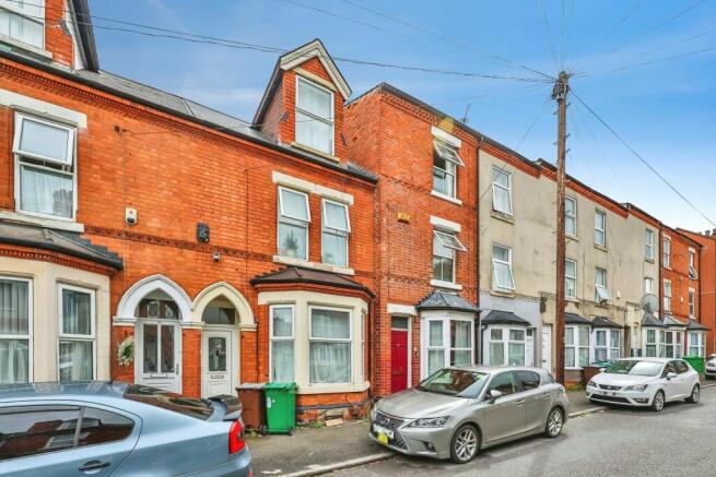 3 bed property, in Birrell Road, £150,000