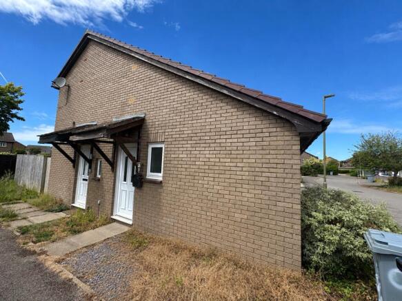 Studio, in Bracken Close, £140,000