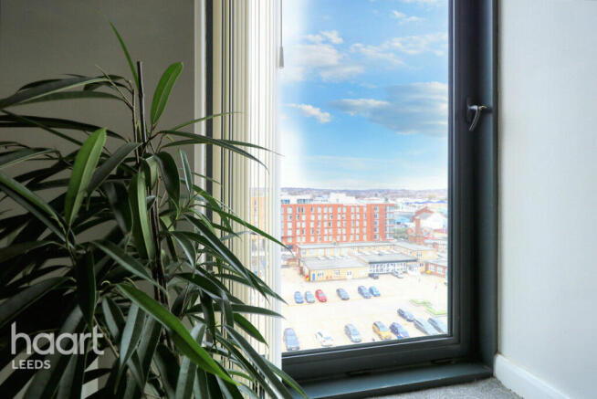 1 bed property, in Skinner Lane, £125,000