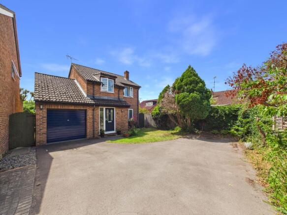 3 bed property, in Elveden Close, £475,000