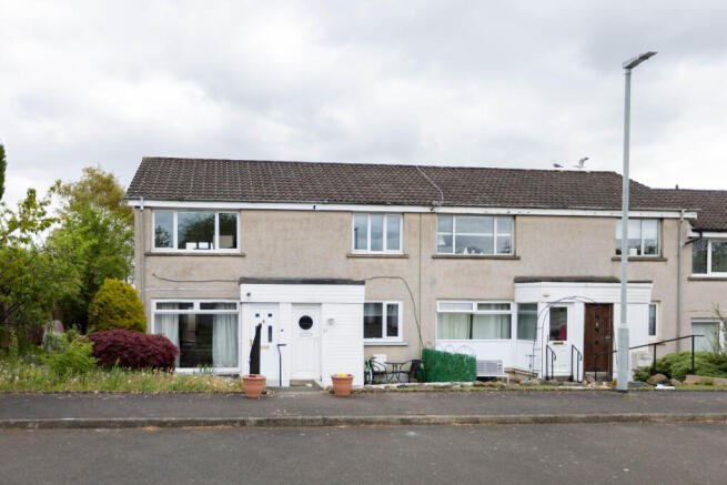 2 bed property, in Belsyde Court, £112,000