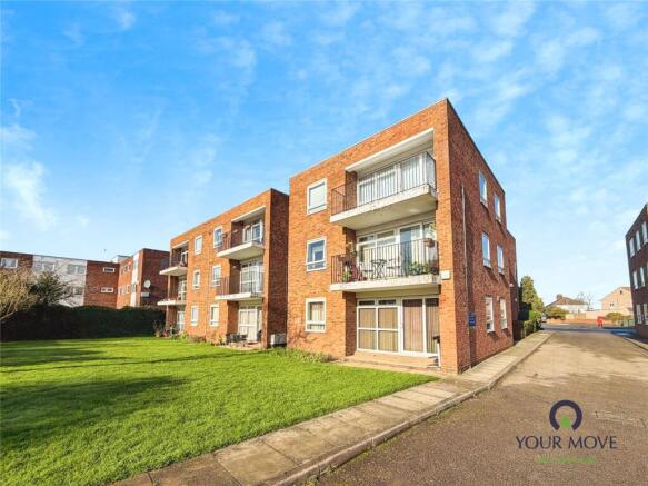 1 bed property, in Lessness Park, £200,000
