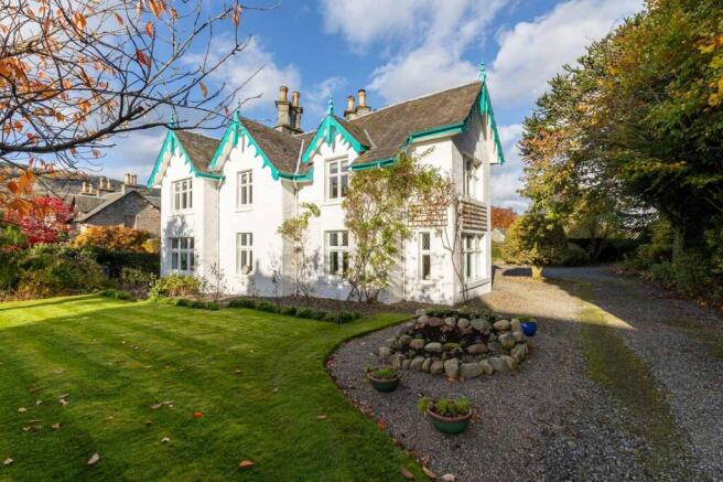 5 bed property, in Rose Cottage & Coach House, £950,000