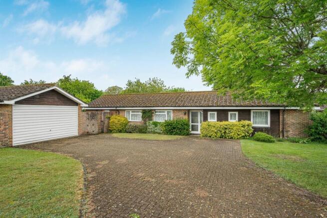4 bed property, in Orchard Field, £835,000