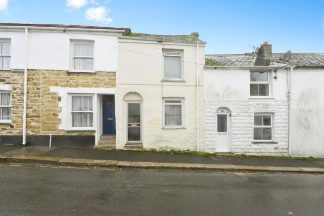 2 bed property, in Carclew Street, £150,000