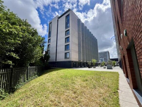 1 bed property, in Frederick Road, £90,000