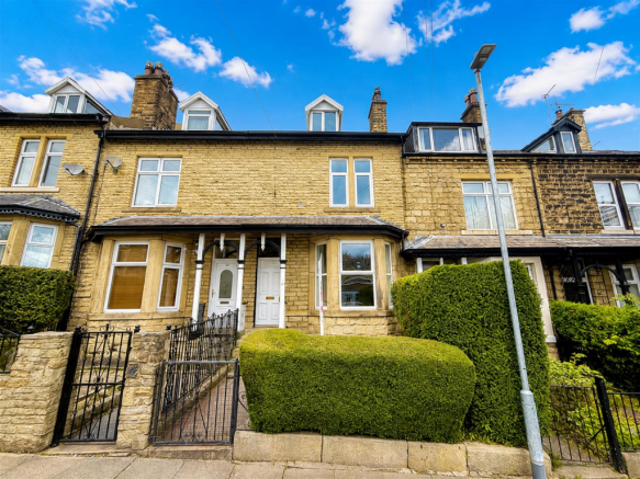 4 bed property, in Hall Royd, £240,000