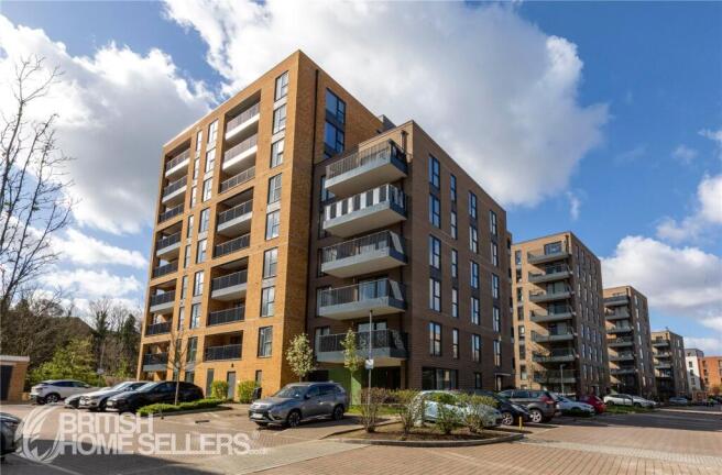 2 bed property, in Bowen Drive, £450,000