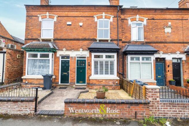 2 bed property, in Midland Road, £295,000