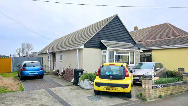 3 bed property, in Hall Lane, £299,995