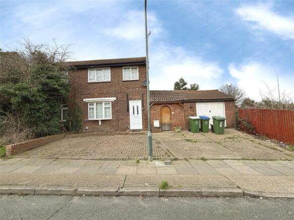 3 bed property, in Wyatt Road, £450,000