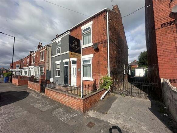 2 bed property, in Park Road, £145,000