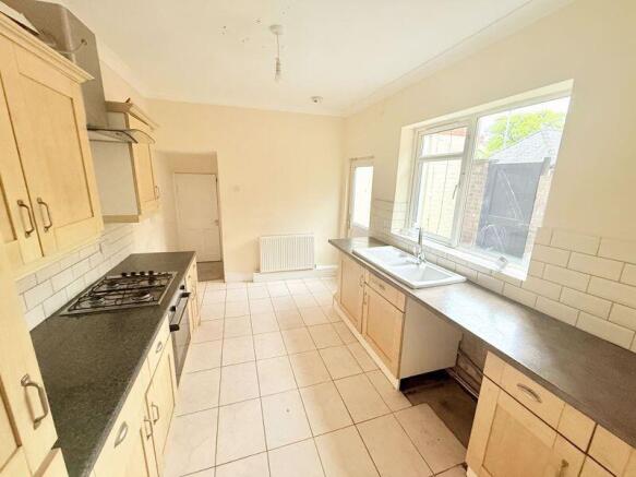3 bed property, in Main Street, £80,000