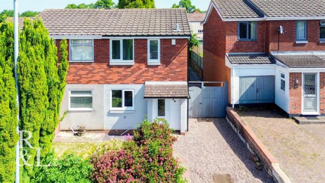 2 bed property, in Sycamore, £195,000