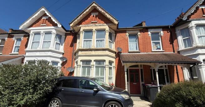 2 bed property, in 31A Boscombe Road, £130,000