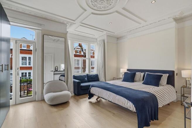 5 bed property, in Parsons Green Lane, £2,650,000