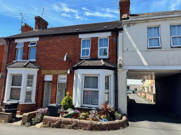 1 bed property, in Orchard Street, £195,000