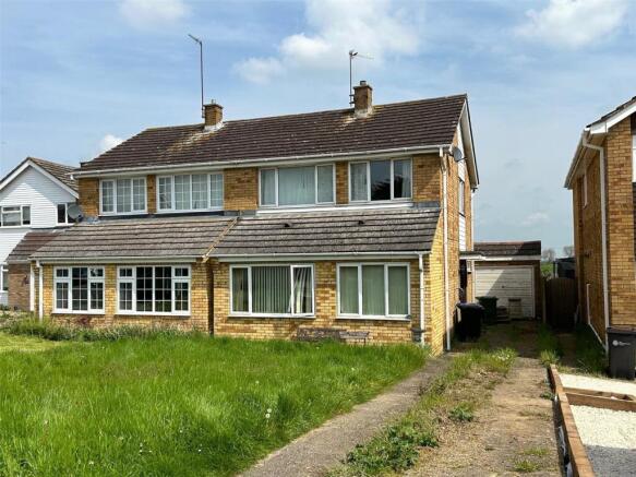 3 bed property, in Glebe Road, £315,000