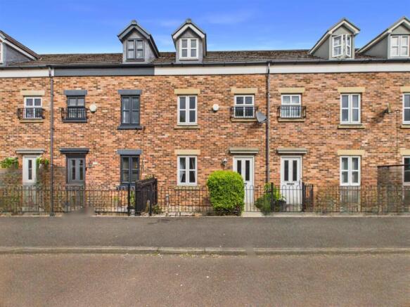 3 bed property, in Cemetery Road, £150,000