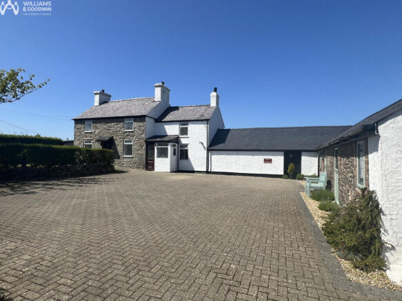 4 bed property, in Carmel, £535,000