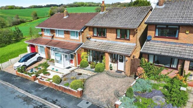 3 bed property, in Maple Close, £290,000