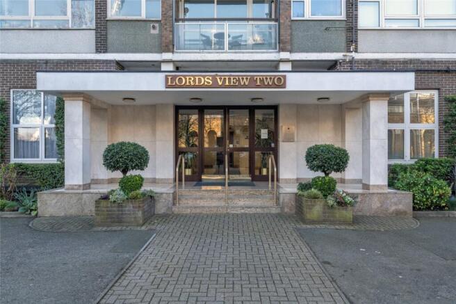 2 bed property, in Lords View, £800,000