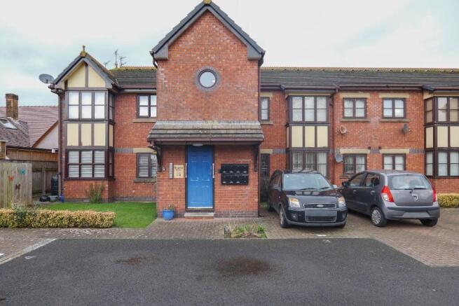 1 bed property, in Lowesway, £66,000