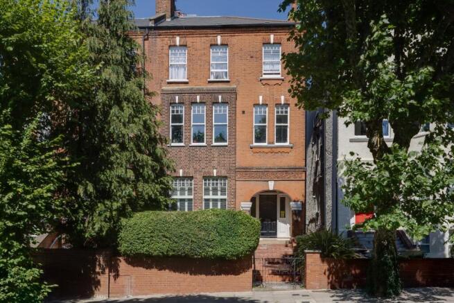 2 bed property, in Fordwych Road, £700,000