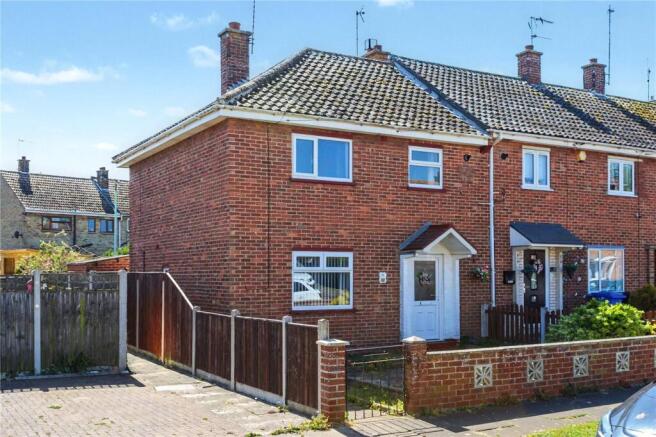 3 bed property, in Mimosa Walk, £180,000