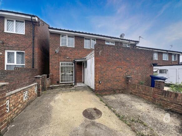 3 bed property, in Blenheim Road, £450,000