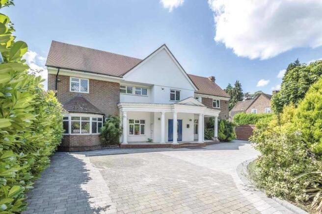 6 bed property, in School Close, £1,475,000