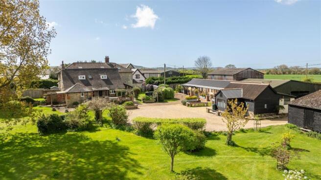 4 bed property, in Bathingbourne, £1,095,000