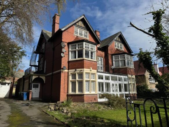 9 bed property, in Lindisfarne Road, £2,500,000