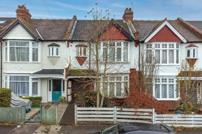 1 bed property, in Melrose Avenue, £275,000