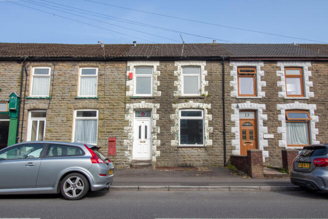 3 bed property, in Tyisaf Road, £120,000