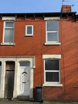 2 bed property, in Stocks Road, £132,000