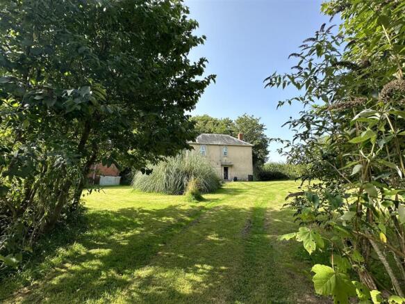4 bed property, in Lyonshall, £625,000