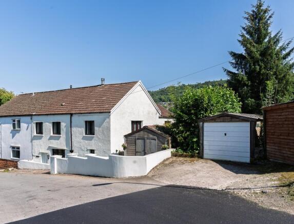3 bed property, in Gelliwion Road, £385,000