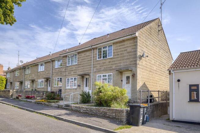 2 bed property, in Uphills, £230,000