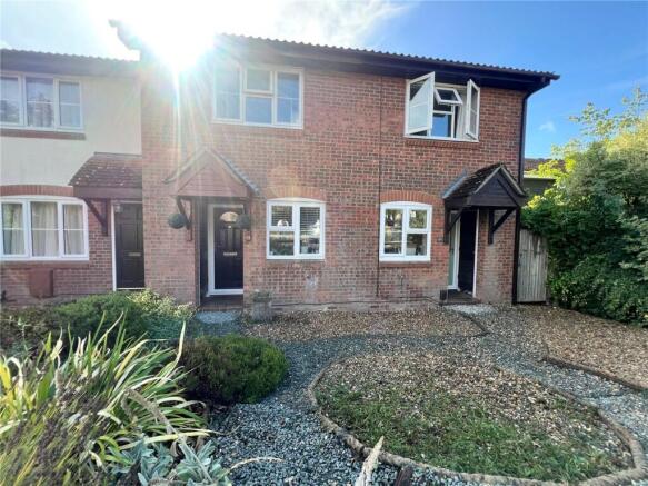 2 bed property, in Clover Way, £285,000