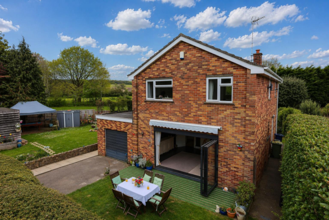 4 bed property, in Hallen Close, £665,000