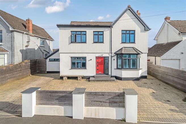 5 bed property, in Lynhurst Avenue, £565,000