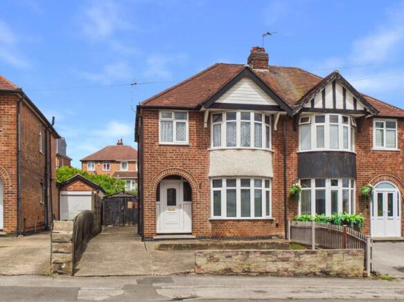 3 bed property, in Foxhill Road, £250,000