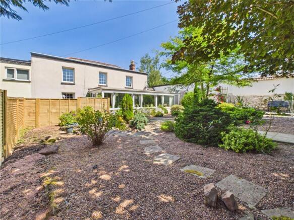 4 bed property, in Bow, £475,000