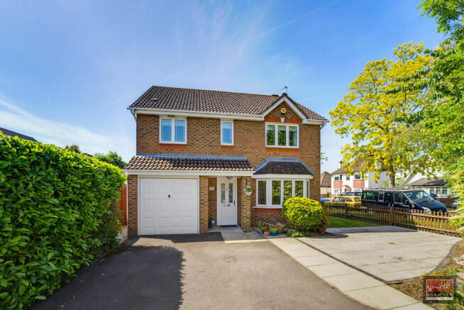 4 bed property, in Aspen Gardens, £725,000