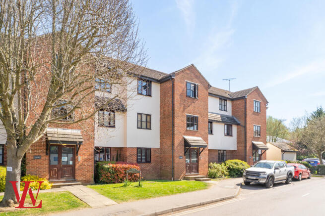 1 bed property, in Rushes Court, £145,000