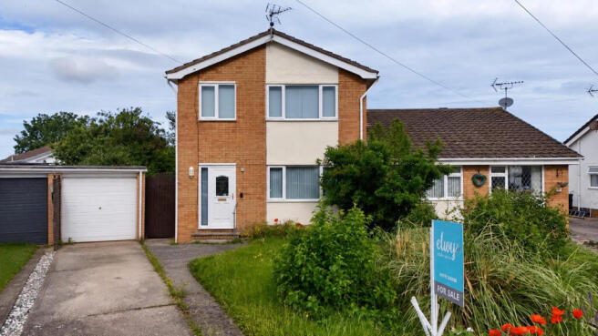 3 bed property, in Laburnum Drive, £180,000