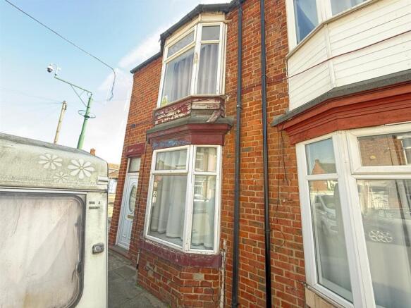 2 bed property, in King Street, £37,000